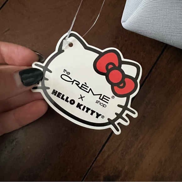 The crème shop x Hello Kitty cosmetics bag and eye gel eye masks - Picture 5 of 14